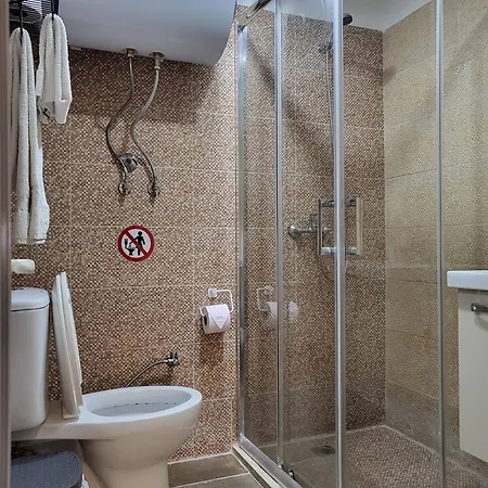 Bela 2 * Tirana